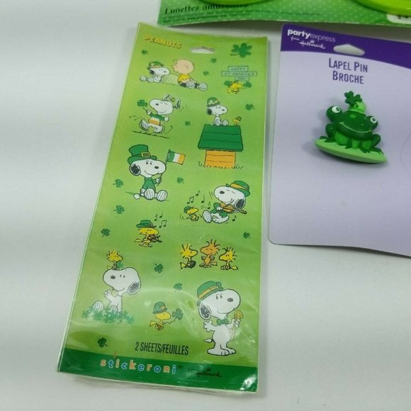 Hallmark St Patricks Day Lapel Pin Snoopy Shamrock - Picture 4 of 6